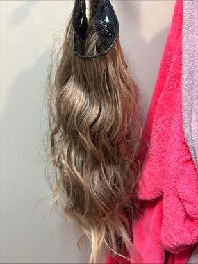 Brown Blonde Wavy Clip-In Hair Extension - Unbranded